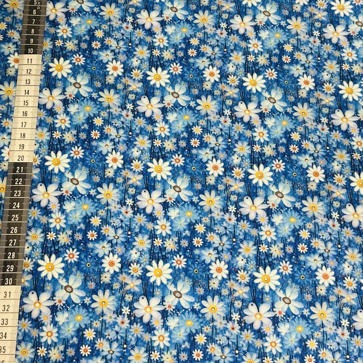 Små Hvite Blomster på Blå Bakgrunn